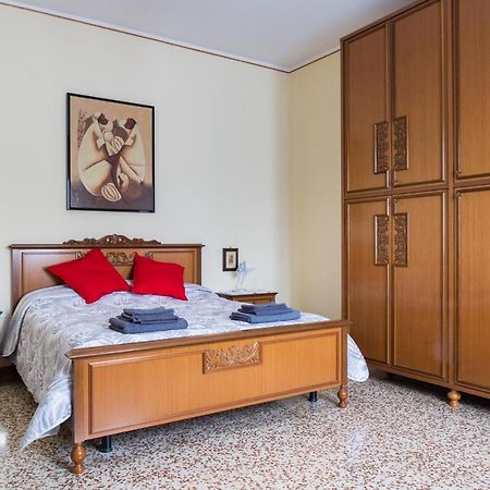 A Pochi Passi Dal Centro E Dall'Ospedale Di Parma Apartamento Exterior foto